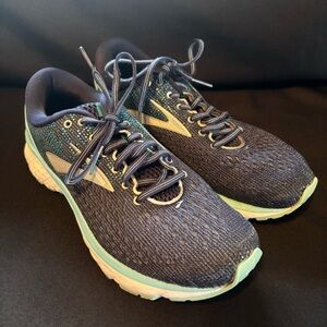 Brooks Navy and Mint Ghost 11 Running Shoes size 9.5